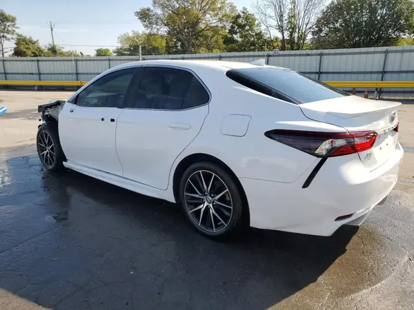 4T1G11AK9MU544962 2021 TOYOTA CAMRY - Image 2