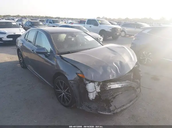 4T1G11AK9MU545142 2021 TOYOTA CAMRY - Image 1