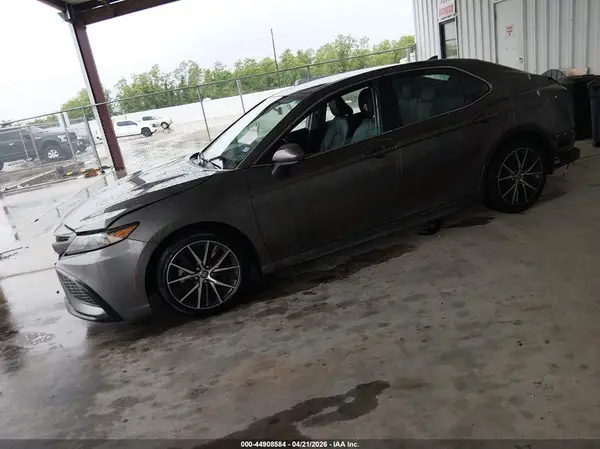 4T1G11AK9MU546744 2021 TOYOTA CAMRY - Image 2