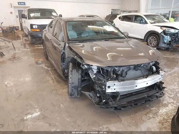 4T1G11AK9MU547098 2021 TOYOTA CAMRY - Image 1