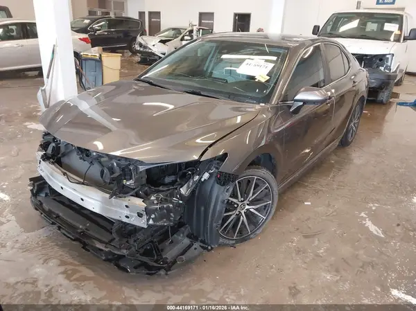 4T1G11AK9MU547098 2021 TOYOTA CAMRY - Image 2