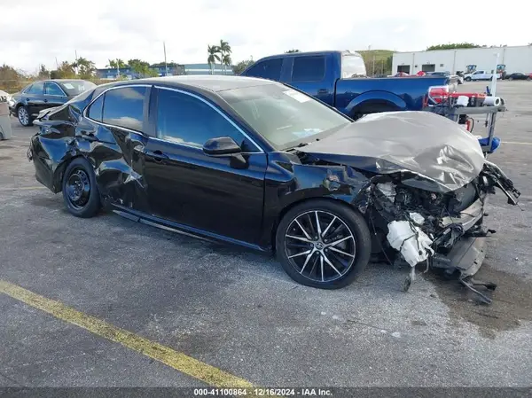 4T1G11AK9MU547599 2021 TOYOTA CAMRY - Image 1