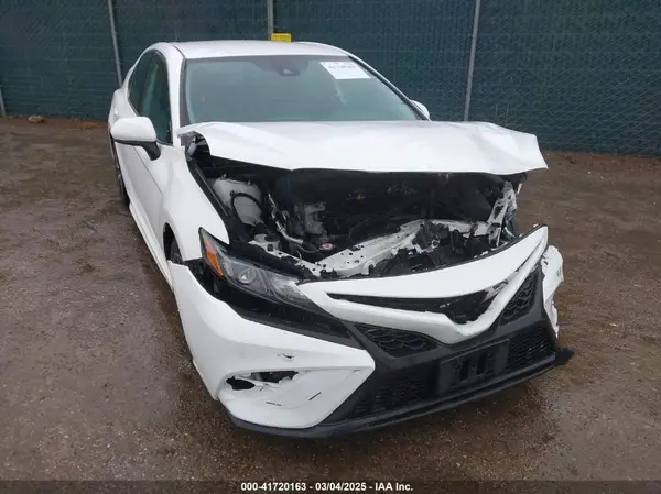 4T1G11AK9MU547733 2021 TOYOTA CAMRY - Image 1