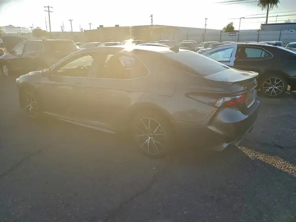 4T1G11AK9MU548185 2021 TOYOTA CAMRY - Image 2