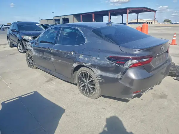 4T1G11AK9MU548445 2021 TOYOTA CAMRY - Image 2