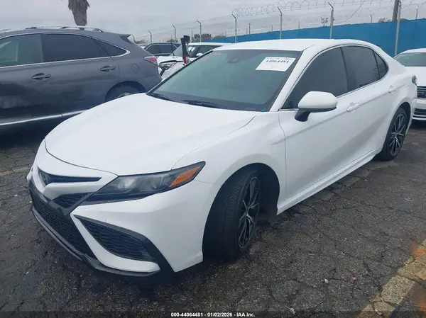 4T1G11AK9MU548459 2021 TOYOTA CAMRY - Image 2