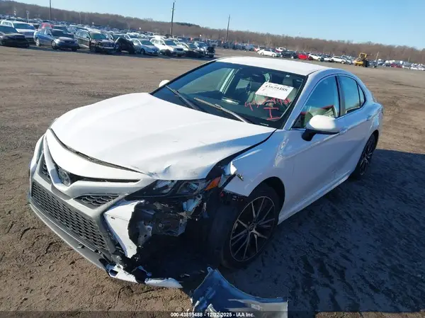 4T1G11AK9MU549210 2021 TOYOTA CAMRY - Image 2