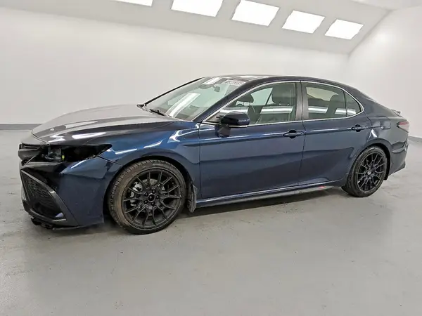 4T1G11AK9MU549563 2021 TOYOTA CAMRY - Image 1