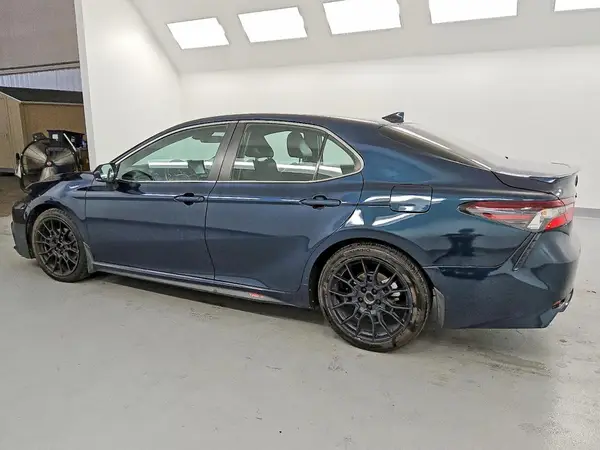 4T1G11AK9MU549563 2021 TOYOTA CAMRY - Image 2