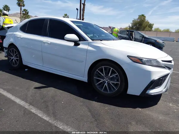4T1G11AK9MU551166 2021 TOYOTA CAMRY - Image 1
