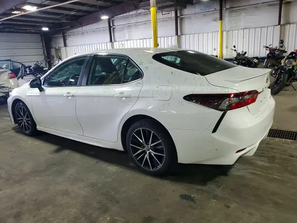 4T1G11AK9MU552124 2021 TOYOTA CAMRY - Image 2