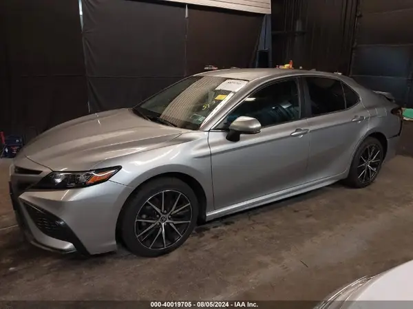 4T1G11AK9MU552236 2021 TOYOTA CAMRY - Image 2