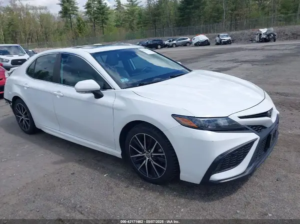 4T1G11AK9MU553192 2021 TOYOTA CAMRY - Image 1
