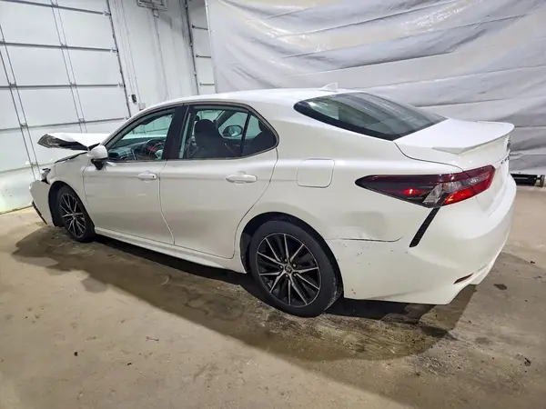 4T1G11AK9MU555539 2021 TOYOTA CAMRY - Image 2