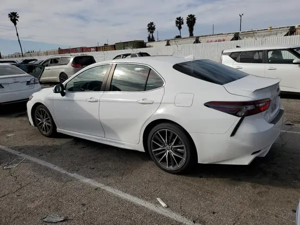 4T1G11AK9MU557534 2021 TOYOTA CAMRY - Image 2