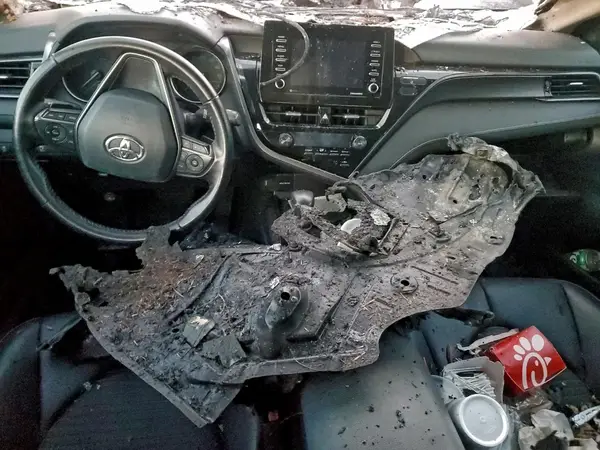 4T1G11AK9MU558988 2021 TOYOTA CAMRY - Image 8