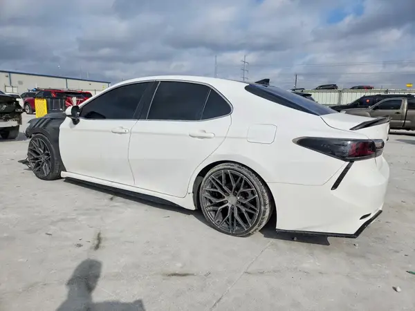4T1G11AK9MU560126 2021 TOYOTA CAMRY - Image 2