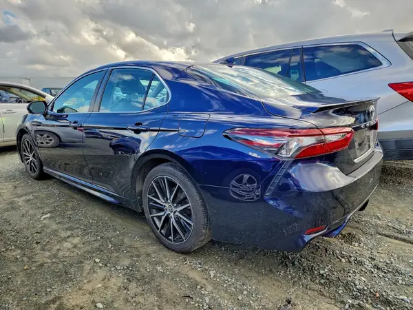 4T1G11AK9MU561888 2021 TOYOTA CAMRY - Image 2