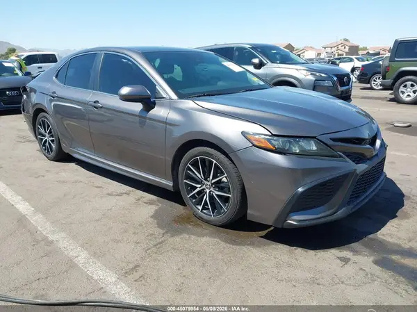 4T1G11AK9MU565097 2021 TOYOTA CAMRY - Image 1