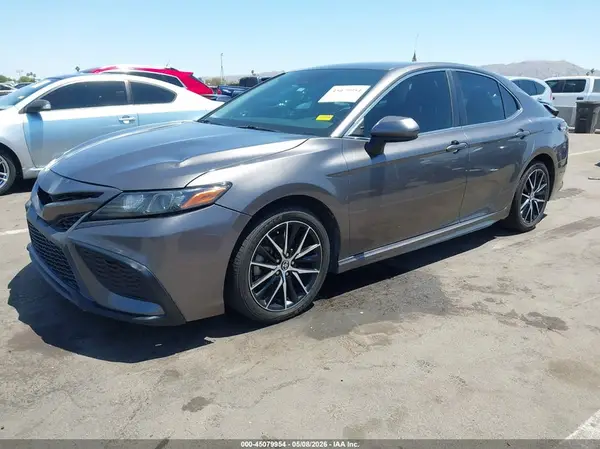 4T1G11AK9MU565097 2021 TOYOTA CAMRY - Image 2