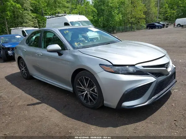 4T1G11AK9MU566301 2021 TOYOTA CAMRY - Image 1