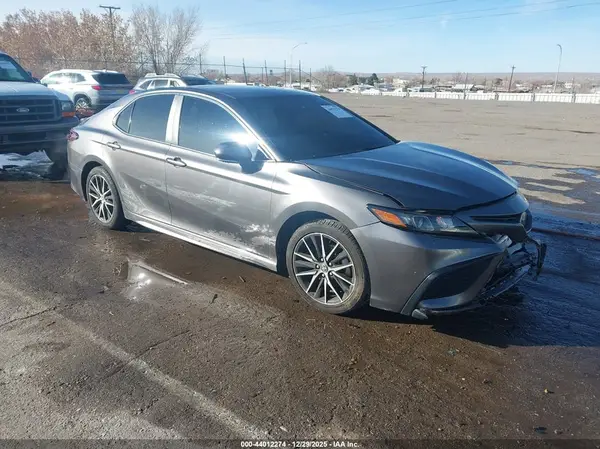 4T1G11AK9MU573278 2021 TOYOTA CAMRY - Image 1