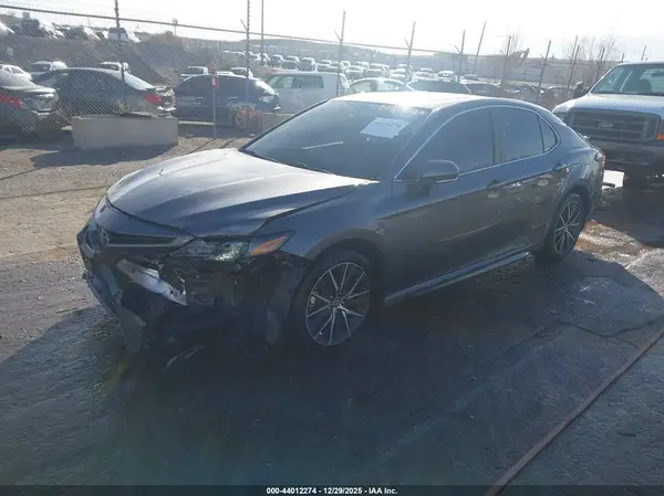 4T1G11AK9MU573278 2021 TOYOTA CAMRY - Image 2