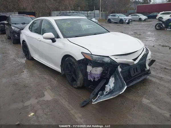 4T1G11AK9MU575533 2021 TOYOTA CAMRY - Image 1