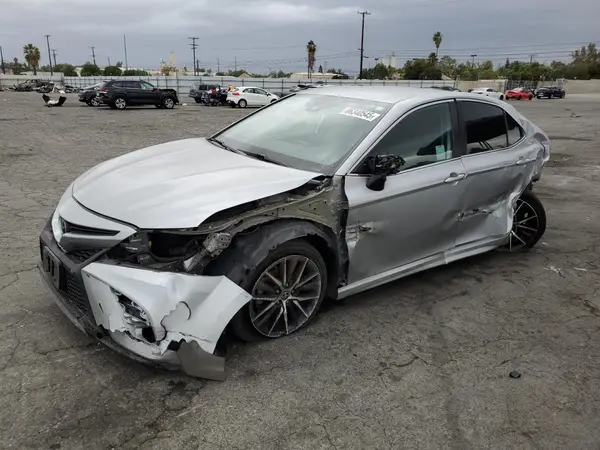 4T1G11AK9MU580909 2021 TOYOTA CAMRY - Image 1