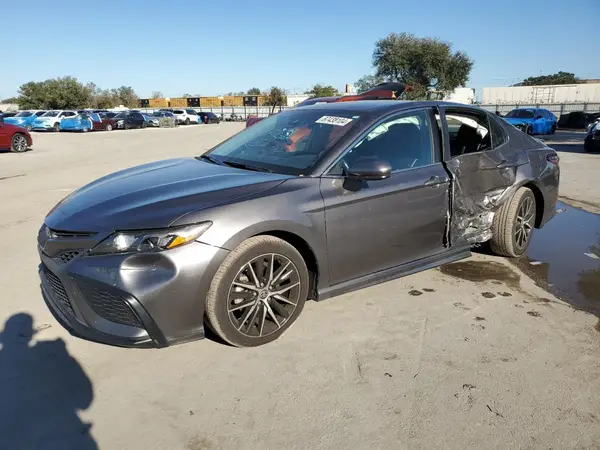 4T1G11AK9MU582739 2021 TOYOTA CAMRY - Image 1