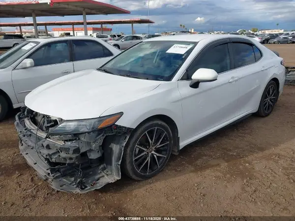 4T1G11AK9MU582949 2021 TOYOTA CAMRY - Image 2