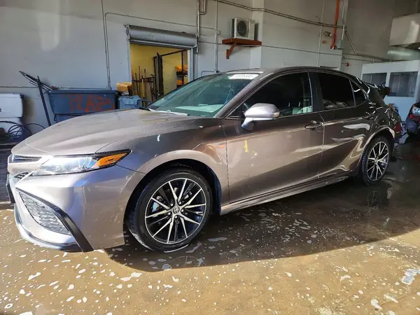 4T1G11AK9MU583941 2021 TOYOTA CAMRY - Image 1