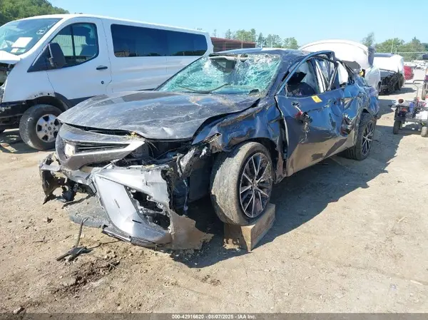 4T1G11AK9MU585687 2021 TOYOTA CAMRY - Image 2