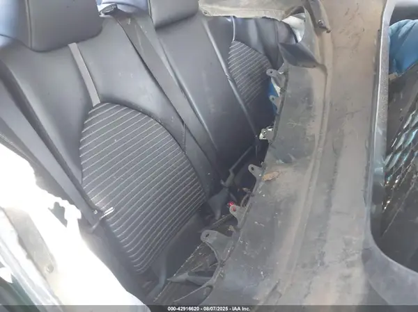 4T1G11AK9MU585687 2021 TOYOTA CAMRY - Image 8