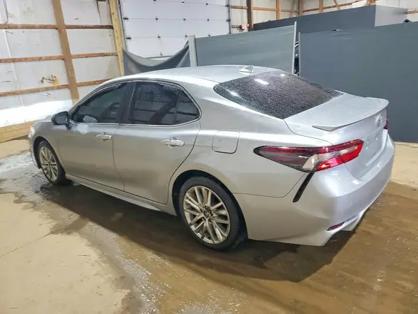 4T1G11AK9MU587391 2021 TOYOTA CAMRY - Image 2