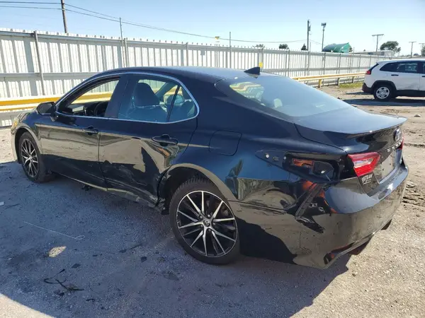 4T1G11AK9MU588623 2021 TOYOTA CAMRY - Image 2