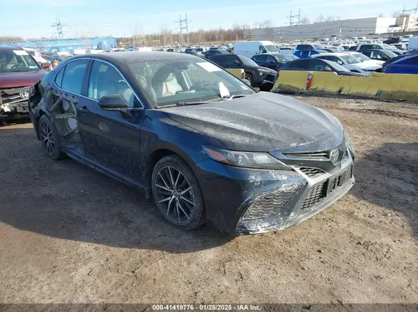 4T1G11AK9MU595524 2021 TOYOTA CAMRY - Image 1