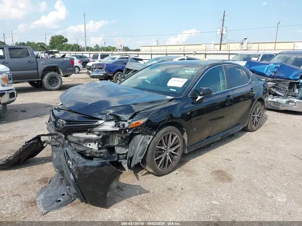 4T1G11AK9MU597953 2021 TOYOTA CAMRY - Image 2