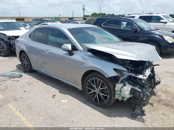 4T1G11AK9MU600382 2021 TOYOTA CAMRY - Image 1
