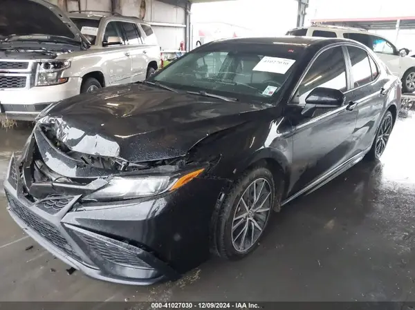 4T1G11AK9MU602715 2021 TOYOTA CAMRY - Image 2