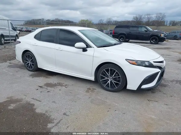 4T1G11AK9MU604934 2021 TOYOTA CAMRY - Image 1