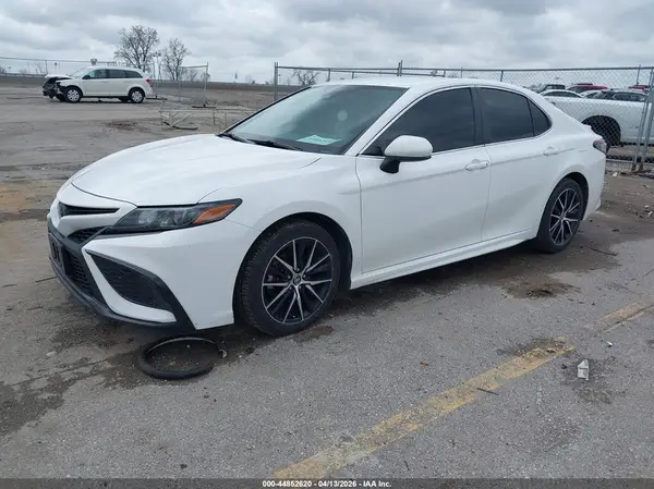 4T1G11AK9MU604934 2021 TOYOTA CAMRY - Image 2