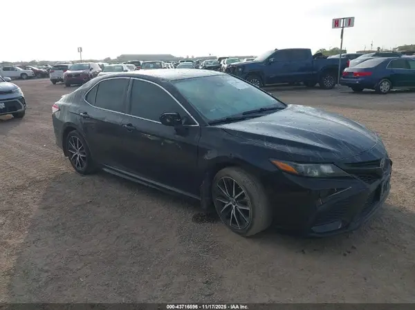 4T1G11AK9MU612306 2021 TOYOTA CAMRY - Image 1