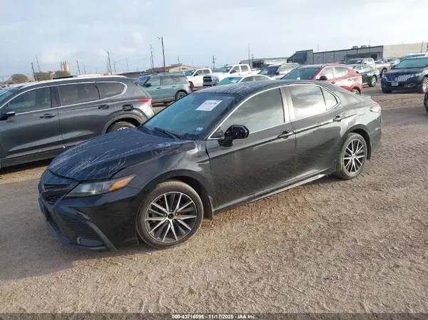 4T1G11AK9MU612306 2021 TOYOTA CAMRY - Image 2