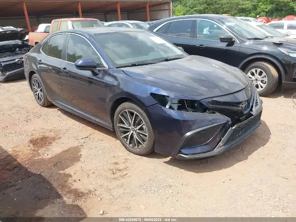 4T1G11AK9MU613424 2021 TOYOTA CAMRY - Image 1