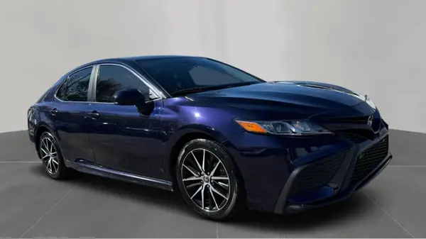 4T1G11AK9MU613732 2021 TOYOTA CAMRY - Image 1
