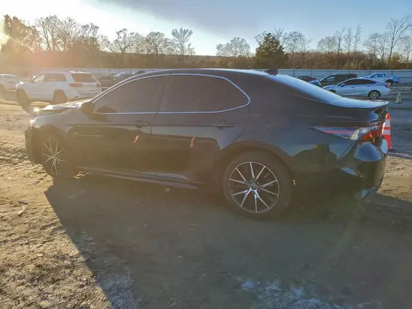 4T1G11AK9MU615559 2021 TOYOTA CAMRY - Image 2