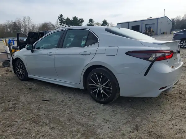 4T1G11AK9NU006358 2022 TOYOTA CAMRY - Image 2