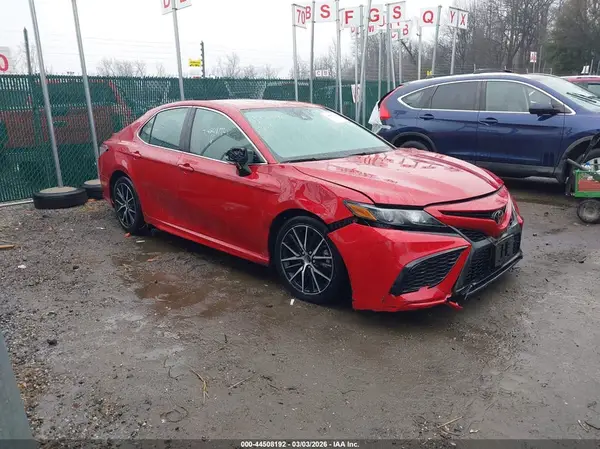 4T1G11AK9NU010863 2022 TOYOTA CAMRY - Image 1