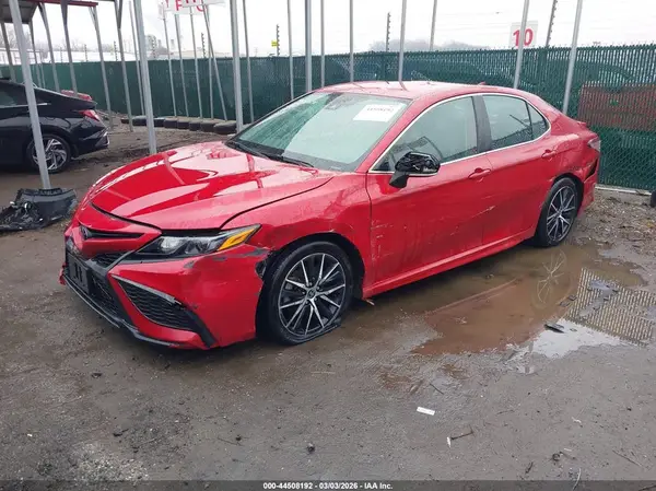 4T1G11AK9NU010863 2022 TOYOTA CAMRY - Image 2